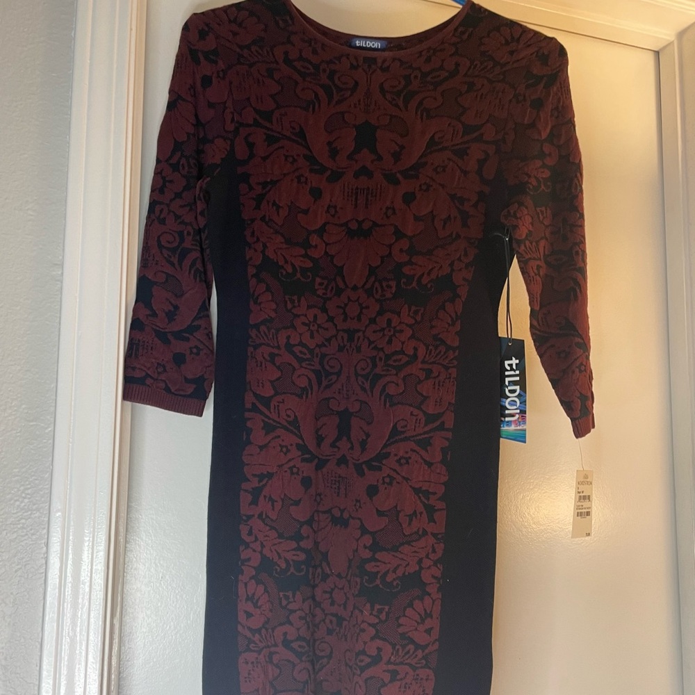 Tildon| NWT| red mahogany | tapestry design